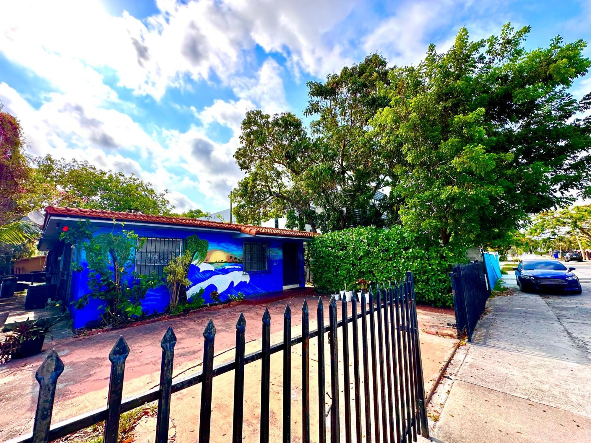 Miami House Hotel Exterior photo
