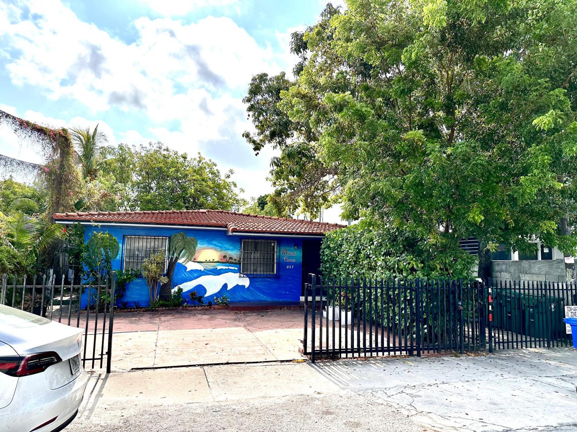 Miami House Hotel Exterior photo